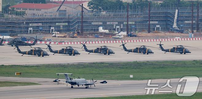 경기 평택시 팽성읍 주한미군기지 캠프 험프리스에 정찰기 RC-12X 가드레일이 이륙하고 있는 모습. 2025.5.23/뉴스1 ⓒ News1 김영운 기자