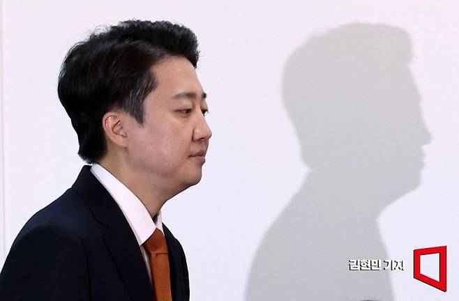 이준석 개혁신당 대선 후보가 29일 국회에서 열린 여성 신체 표현 논란 관련 긴급 기자회견에 참석하고 있다. 2025.5.29 김현민 기자