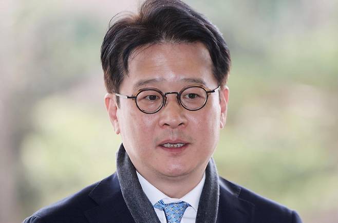 헌법재판소에서 탄핵소추안이 기각되면서 직무에 복귀한 이창수 중앙지검장이 13일 오후 서울 서초구 서울중앙지방검찰청으로 출근하며 입장을 밝히고 있다 2025.03.13. 서울=뉴시스