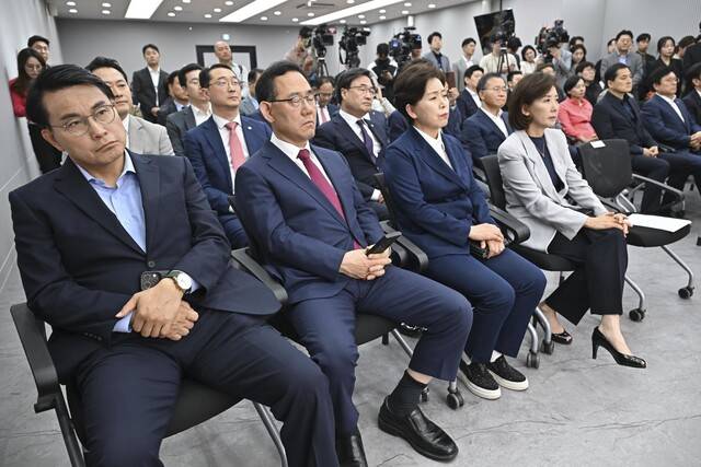 4일 서울 여의도 중앙당사에서 열린 제21대 대통령선거 국민의힘 중앙선거대책위원회 해단식에 국민의힘 의원들이 참석해 있다. 공동취재사진