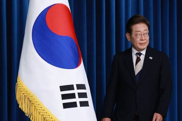 이재명 대통령이 4일 서울 용산 대통령실 청사에서 드러서고 있다. 연합뉴스