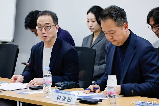 (서울=뉴스1) 안은나 기자 = 12일 서울 여의도 국회의원회관에서 열린 더불어민주당 중소기업특별위원회 주최 벤처생태계 활성화 방안 마련 토론회에서 송병준 벤처기업협회장이 인사말을 하고 있다. 2025.3.12/뉴스1 Copyright (C) 뉴스1. All rights reserved. 무단 전재 및 재배포, AI학습 이용 금지. /사진=(서울=뉴스1) 안은나 기자
