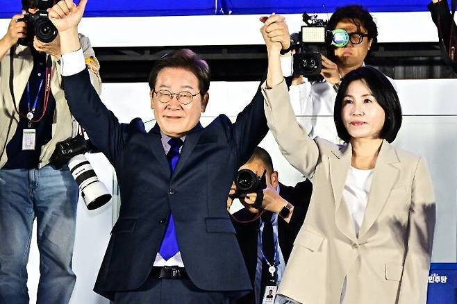 인사하는 이재명 대통령과 김혜경 여사. 연합뉴스