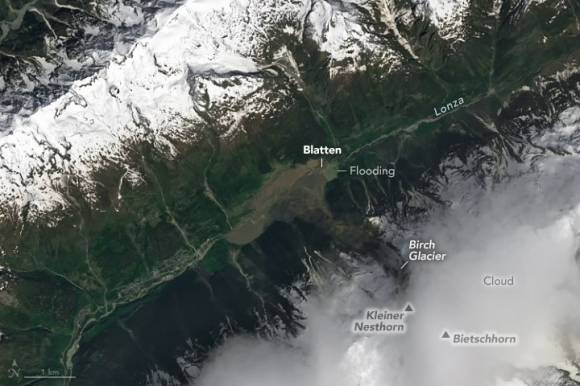 산사태 하루 후인 지난달 29일 랜드샛 9호 위성이 촬영한 산사태 모습. NASA 제공