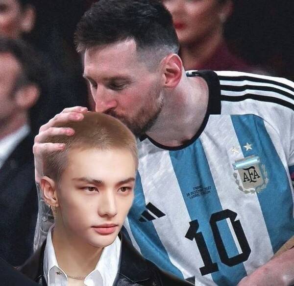 아르헨티나 팬들은 메시 이미지가 담긴 밈으로 가시성을 높이고자 큰 사진을 만들어 걸기도 했다. 사진=야니나 씨 제공