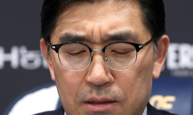 이진만 NC 대표이사가 기자회견을 갖고 있다