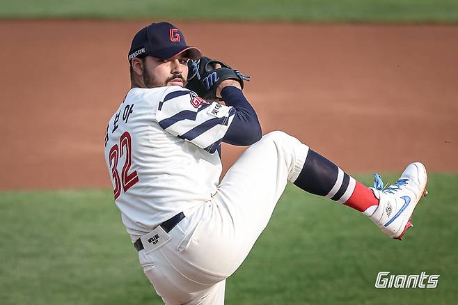 롯데 감보아가 3일 사직구장에서 열린 2025 KBO리그 키움전에 선발 등판해 역투하고 있다. 사진 | 롯데 자이언츠