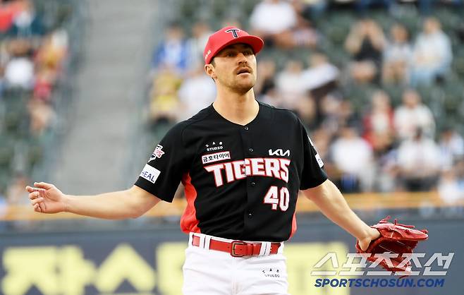 5회를 끝까지 책임진 네일은 6회에도 마운드에 오르고 싶었지만 이범호 감독이 허락하지 않았다.