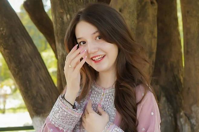 스토커의 총에 맞아 숨진 파키스탄 10대 유명 인플루언서 사나 유사프. 인스타그램