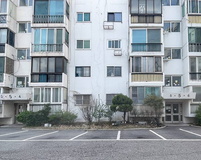 7일 밴드 솔루션스의 공연장으로 쓰일 서울 홍제동 인왕아파트. /MPMG