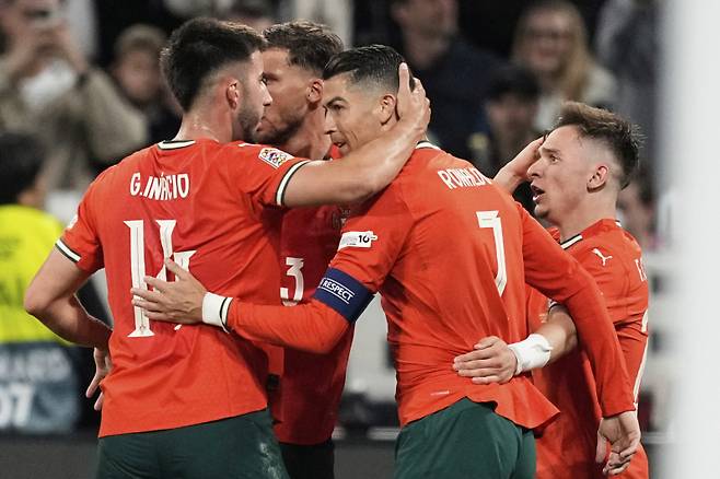 <yonhap photo-1420=""> Portugal's Cristiano Ronaldo celebrates after scoring his side's second goal during the Nations League semifinal soccer match between Portugal and Germany at the Munich Football Arena, in Munich, Germany, Wednesday, June 4, 2025. (AP Photo/Martin Meissner)/2025-06-05 07:01:45/ <저작권자 ⓒ 1980-2025 ㈜연합뉴스. 무단 전재 재배포 금지, AI 학습 및 활용 금지></yonhap>