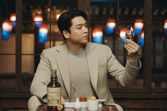 ‘발베니 메이커스 캠페인’이 배우 김고은과 셰프 안성재와 함께한 두 번째 에피소드 ‘고호재’ 편을 공개했다. 사진 윌리엄그랜트앤선즈코리아