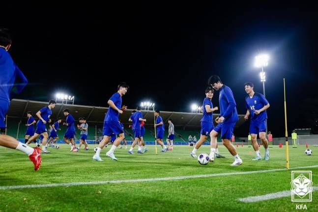 '2026 FIFA 북중미 월드컵 3차 예선' 이라크와의 경기를 앞둔 대한민국 축구대표팀이 3일(현지시간) 이라크 바스라 알 파이하 스타디움에서 훈련을 하고 있다. (대한축구협회 제공. 재판매 및 DB 금지) 2025.6.4/뉴스1