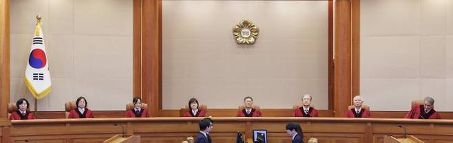 헌법재판소 역시 진보 성향의 우위가 공고해질 전망이다. 사진은 문형배 헌법재판소장 권한대행을 비롯한 헌법재판관들이 지난 4월10일 오후 서울 종로구 재동 헌법재판소에서 열린 박성재 법무부장관 탄핵 심판 선고를 위해 대심판정에 착석하고 있는 모습. /사진=뉴스1