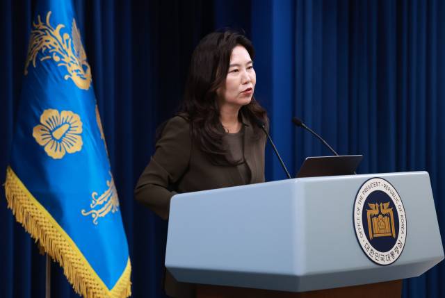 ▲강유정 대통령실 대변인이 4일 서울 용산 대통령실 청사에서 첫 현안 브리핑을 하고 있다. ⓒ연합뉴스