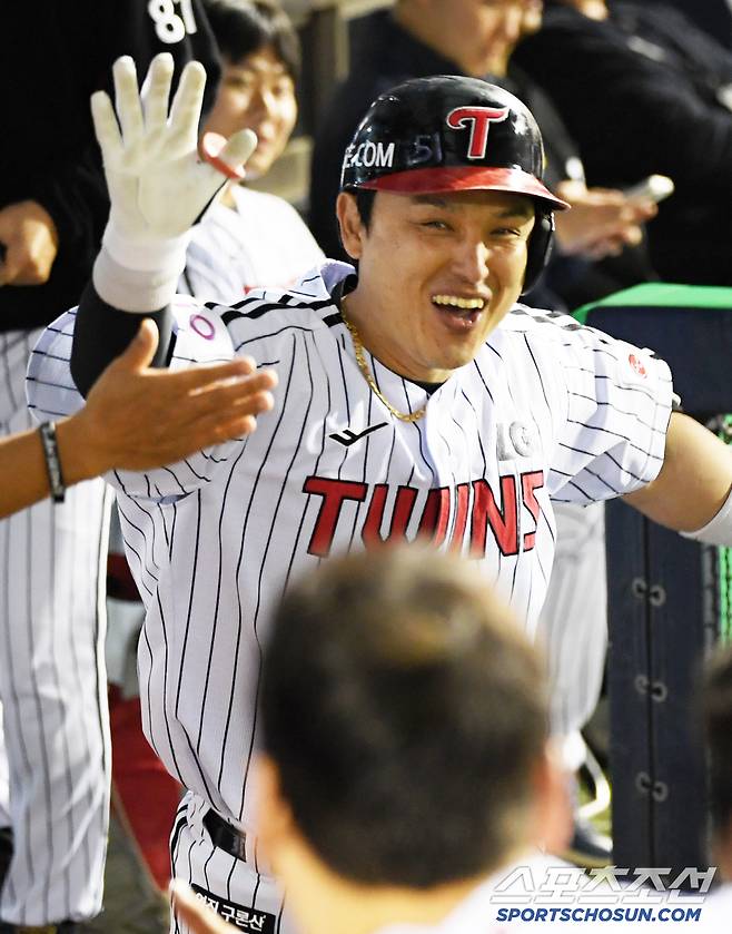 15일 잠실구장에서 열린 LG 트윈스와 키움 히어로즈의 경기. 8회말 1사 LG 박동원이 솔로포를 날린 뒤 환호하고 있다. 잠실=박재만 기자 pjm@sportschosun.com/2025.05.15/