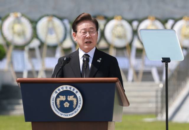 ▲이재명 대통령이 6일 서울 동작구 국립서울현충원에서 열린 70회 현충일 추념식에서 추념사를 하고 있다. ⓒ연합뉴스