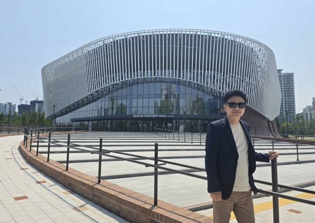 경력 30년의 사진 기자가 추천한 기념사진 명당에서 스마트폰 카메라로 찍은 사진. 이재찬 기자 chan@