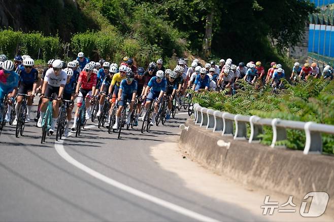 7일 경남 남해군 일원에서 열린 '투르 드 경남 2025' 모습.(경남도 제공. 재판매 및 DB금지)
