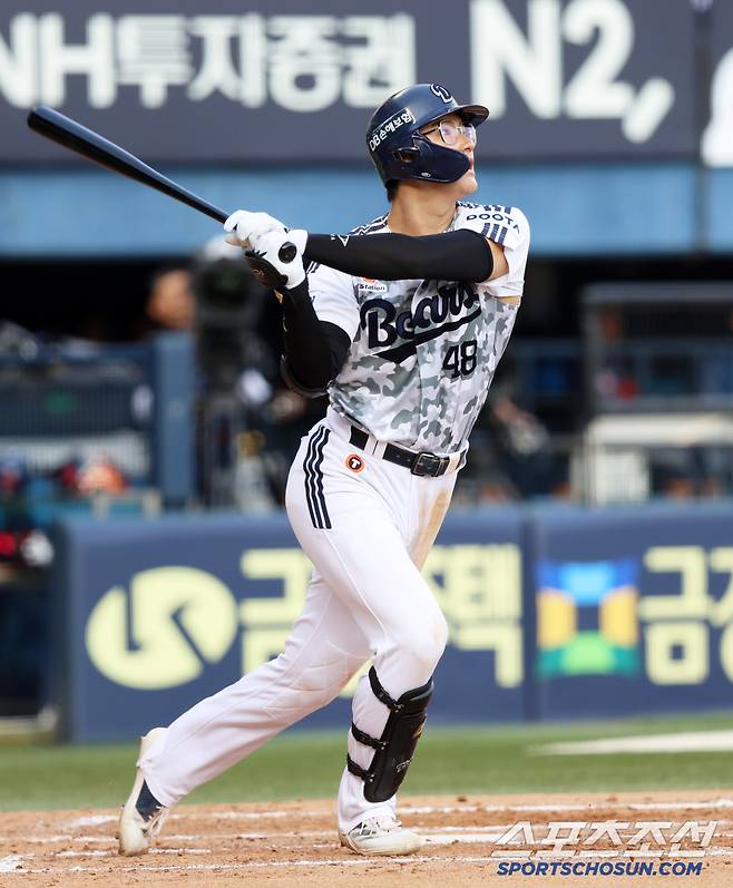 6일 잠실구장에서 열린 두산 베어스와 롯데 자이언츠의 경기. 6회말 1사 두산 김동준이 솔로포를 날린 뒤 환호하고 있다. 잠실=박재만 기자 pjm@sportschosun.com/2025.06.06/