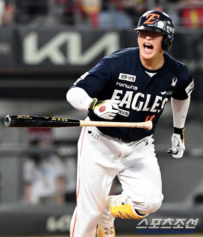 7일 광주KIA챔피언스필드에서 열린 한화와 KIA의 경기,연장 11회초 2사 2루 한화 이진영이 1타점 적시타를 치고 환호하고 있다. 광주=허상욱 기자wook@sportschosun.com/2025.06.07/