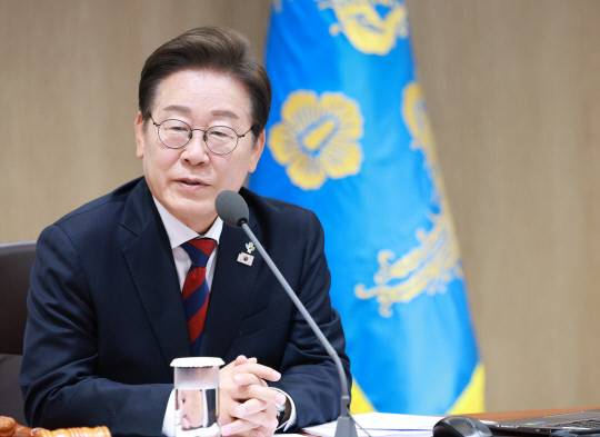 이재명 대통령이 5일 서울 용산 대통령실 청사에서 열린 국무회의에서 발언하고 있다. 연합뉴스