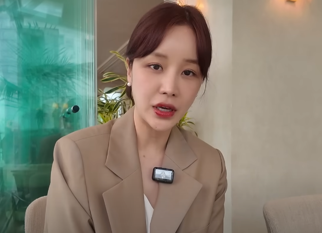 배우 윤진이. 유튜브 채널 '진짜 윤진이' 캡처.