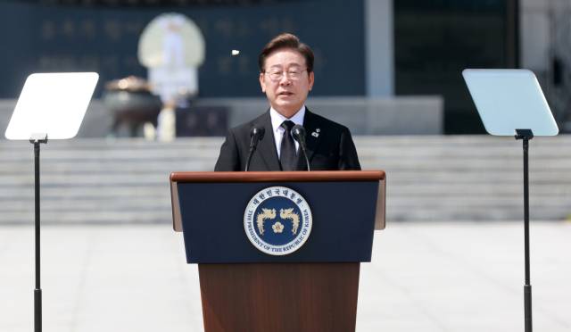 이재명 대통령이 6일 서울 동작구 국립서울현충원에서 열린 70회 현충일 추념식에서 추념사를 하고 있다. 연합뉴스
