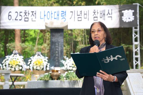 한국전쟁 당시 유엔군으로 참전해 순직한 고 우니 나야 대령의 딸 파바시 모한 박사 가 추모사를 낭독하고 있다. 수성구청 제공