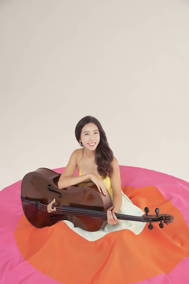 '토요콘서트'에서 협연자로 출연하는 첼리스트 이정현ⓒJino Park(예술의전당 제공)