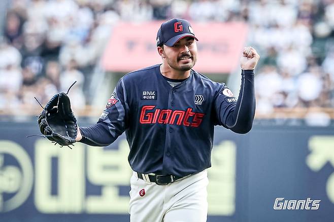 롯데 자이언츠 외국인 투수 알렉 감보아는 8일 열린 KBO리그 잠실 두산 베어스전에서 6⅔이닝 2실점 역투를 펼쳐 승리를 이끌었다. (롯데 자이언츠 제공)