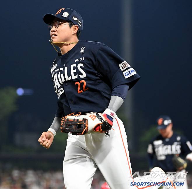 7일 광주KIA챔피언스필드에서 열린 한화와 KIA의 경기,연장 10회말 1사 만루 한화 1루수 채은성이 KIA 오선우의 직선타를 잡아내 병살로 처리한 뒤 기뻐하고 있다. 광주=허상욱 기자wook@sportschosun.com/2025.06.07/