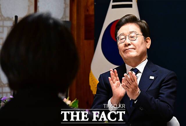 이재명 대통령이 지난 4일 임기를 시작한 가운데 새 정부에서 금융당국 체계 개편이 이뤄질 예정이다. 사진은 이 대통령이 4일 오후 서울 여의도 국회 사랑재에서 열린 제21대 대통령 취임 기념 오찬에 참석해 박수를 치고 있다. /배정한 기자