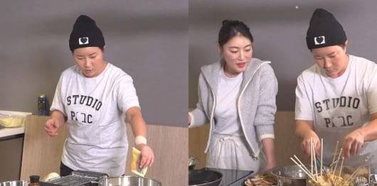 MBC 예능 '전참시'에서 직원들을 위해 음식을 만들고 있는 박세리. '음식은 그저 푸짐해야 한다'가 신조인 박세리는 시청자들에게 '큰손 언니' '왕언니'로 사랑받고 있다. /MBC '전참시' 캡처