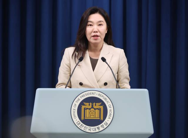 ▲강유정 대통령실 대변인이 8일 서울 용산 대통령실에서 기자회견실 정비 관련 설명을 하고 있다. ⓒ연합뉴스