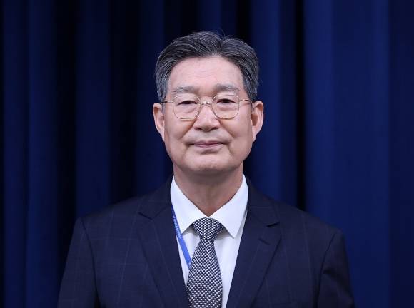 새정부 초대 민정수석에 임명된 오광수 변호사가 8일 서울 용산구 대통령실 청사에서 열린 수석급 인선 발표 브리핑에 참석하고 있다. 2025.6.8. 뉴스1