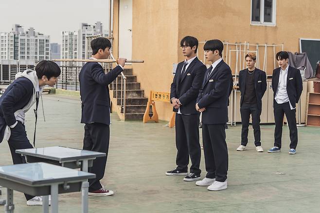 웨이브 오리지널 드라마 ‘ONE:하이스쿨 히어로즈’ 한 장면. 사진 웨이브