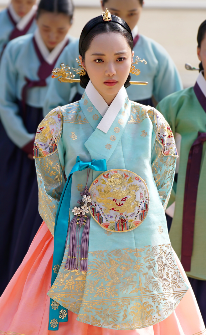 SBS 드라마 ‘귀궁’에서 중전 박씨 역을 연기한 배우 한소은의 출연장면. 사진 SBS