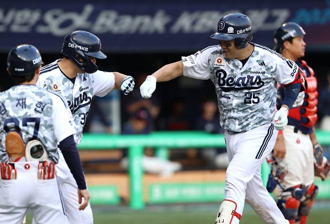 두산 베어스 양의지(오른쪽). /사진=두산 베어스 제공