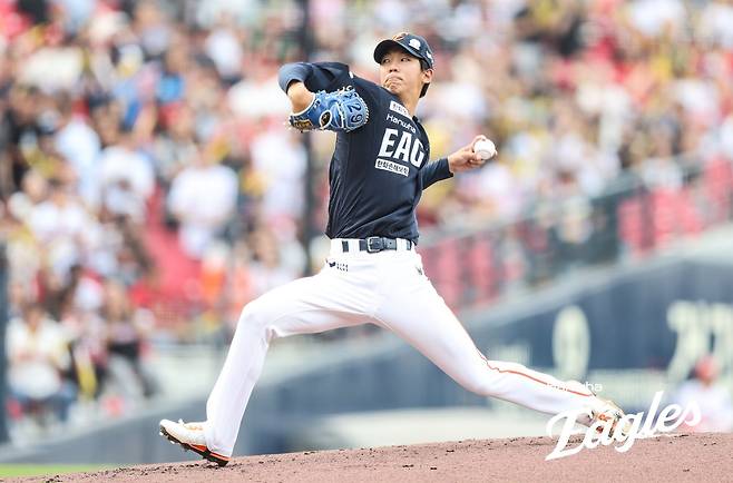 7일 오후 광주-KIA챔피언스필드에서 열린 '2025 신한 SOL Bank KBO리그' 한화 이글스와 KIA 타이거즈의 경기, 한화가 연장 11회 승부 끝에 3:2로 승리했다. 한화 선발 황준서는 5이닝 1피안타 4사사구 5탈삼진 1실점 비자책을 기록했다. 한화 이글스