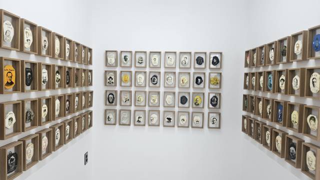 김정명 기획 초대전 yellow Line, 천인의 얼굴 설치 전경. 이웰갤러리 제공