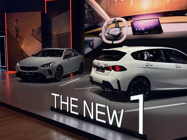 올 7월 출시 예정인 4세대 BMW 뉴 1시리즈 M135(오른쪽)와 2세대 뉴 2시리즈 M235(왼쪽)./사진=백유진 기자 byj@