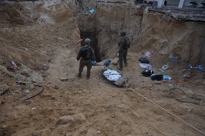 이스라엘군이 공개한 가자지구 남부에 위치한 칸 유니스 유럽병원 지하터널 현장. 지난달 13일 이스라엘군과 신베트의 공동작전으로 이곳에서 하마스의 가자지구 수장인 무함마드 신와르가 사망했다.(사진=이스라엘군 제공)