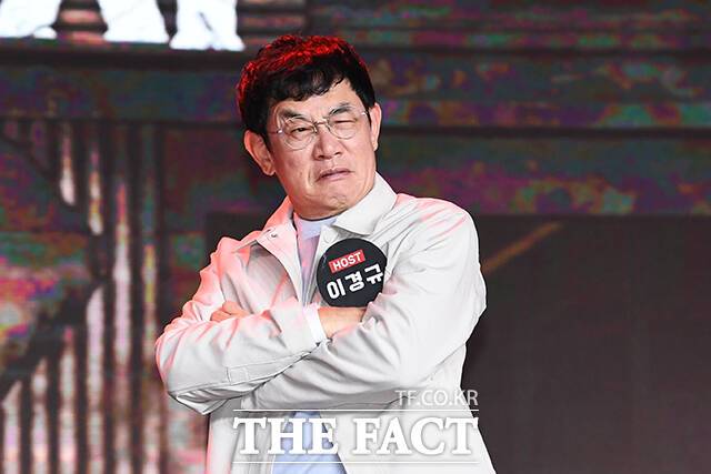 코미디언 이경규가 약물 복용 후 운전했다는 보도에 소속사 에이디지컴퍼니가 "공황장애로 10년째 먹고 있는 약에서 향정신성의약품이 검출된 것"이라고 해명했다. / 더팩트 DB