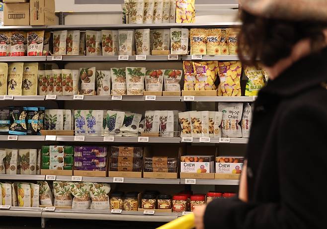 지난 3월 19일 서울 한 마트에 진열된 견과류 모습. 사진은 기사와 직접적인 관련이 없음. /연합뉴스