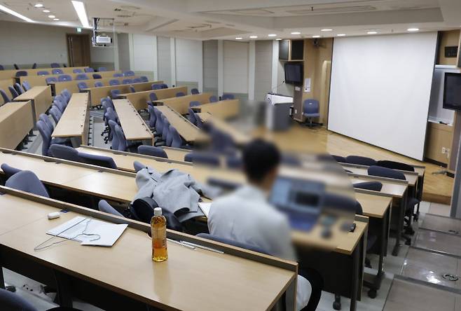 의대생 약 43%가 유급·제적된 가운데 새 정부 출범 후에도 의대생은 좀처럼 복귀할 기미가 없다. 사진은 올 4월 17일 정부가 2026학년도 의대 정원 3058명 회귀를 발표한 당시 서울의 한 의대 강의실 모습. 박형기 기자 oneshot@donga.com