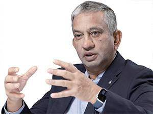 니틴 압테 뷔나에너지 CEO- 인도 뭄바이 공과대 항공공학, 미국 오하이오주립대 이학·MBA 석사, 전 마테리아 사장 겸 CEO, 전 사빅(Sabic) 고기능성 제품 부문 총괄, 전 제너럴일렉트릭(GE Plastics) 소재 관리 매니저