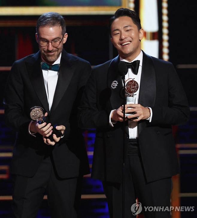 토니상 거머쥔 박천휴 작가(오른쪽)와 윌 애런슨 작곡가