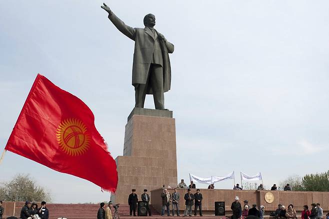 2011년 키르기스스탄 오쉬시에 중앙 광장에 세워진 블라디미르 레닌의 동상. 사진 AP 연합뉴스