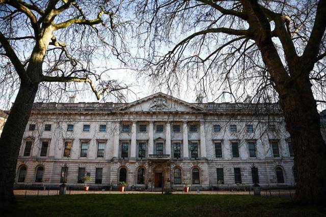 영국 런던의 옛 왕립 조폐국 부지에서 본 건물 전경. 런던=AFP 연합뉴스